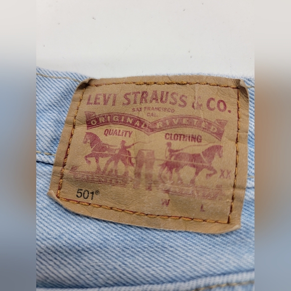 Levi's 501 Button Fly Jean Shorts - Picture 8 of 12